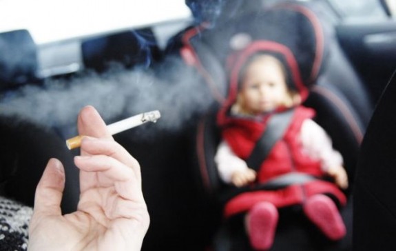 Парламент Великобритании запретил курение в автомобилях при детях