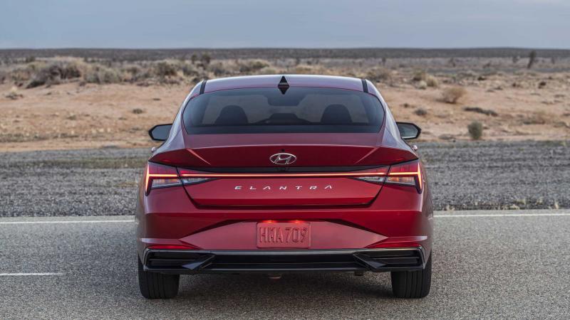 Hyundai Elantra 2021 года получает гибрид