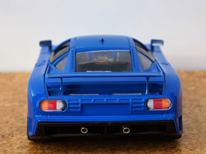Bugatti приостанавливает производство суперкаров