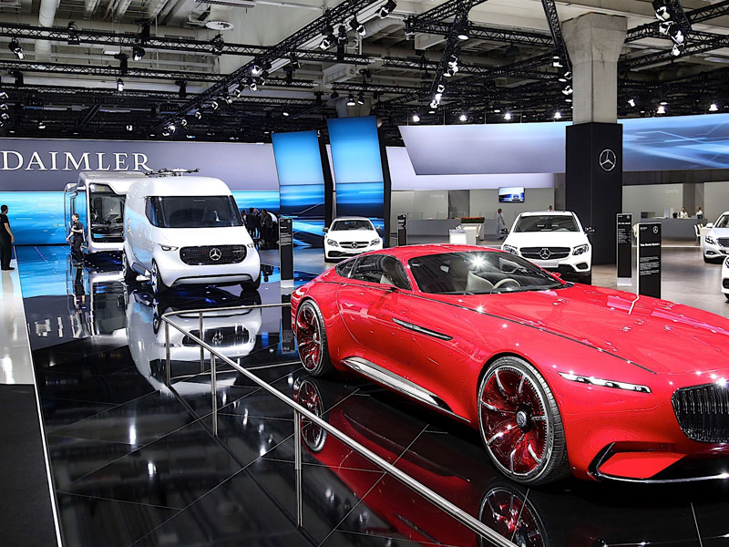 Daimler инвестирует  70 миллиардов евро в будущее электричества - отчет