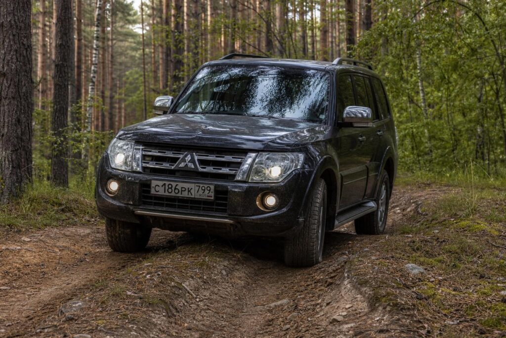 Реальный расход топлива Mitsubishi Pajero 4: цифры владельцев по городу, трассе и бездорожью